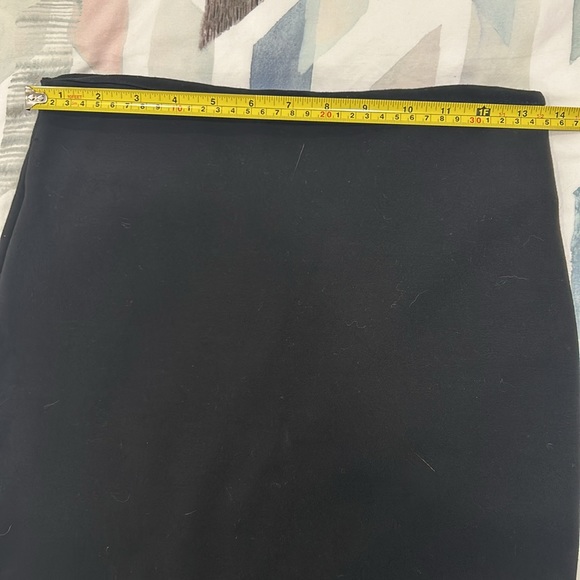 Stretchy black skirt - Picture 4 of 7